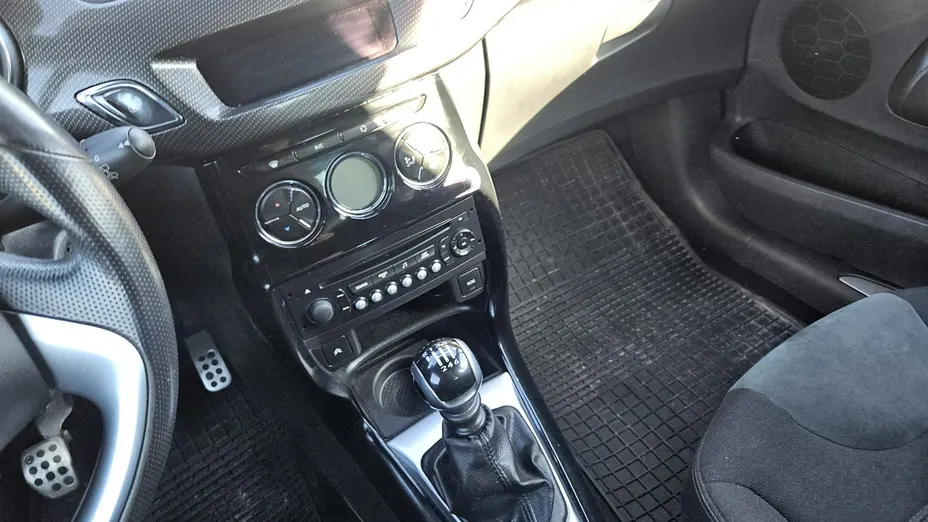 CITROEN DS3 -