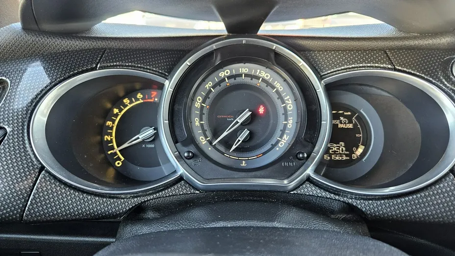 CITROEN DS3 -