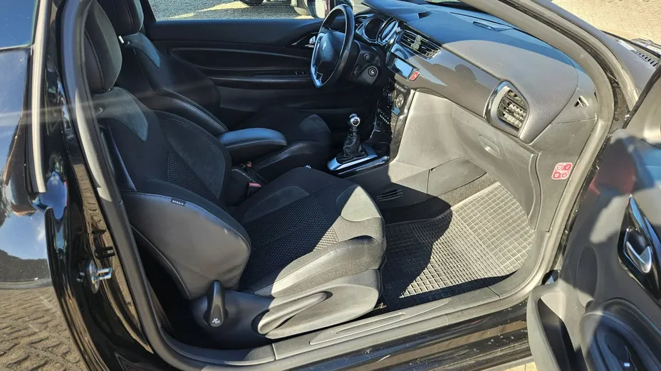 CITROEN DS3 -
