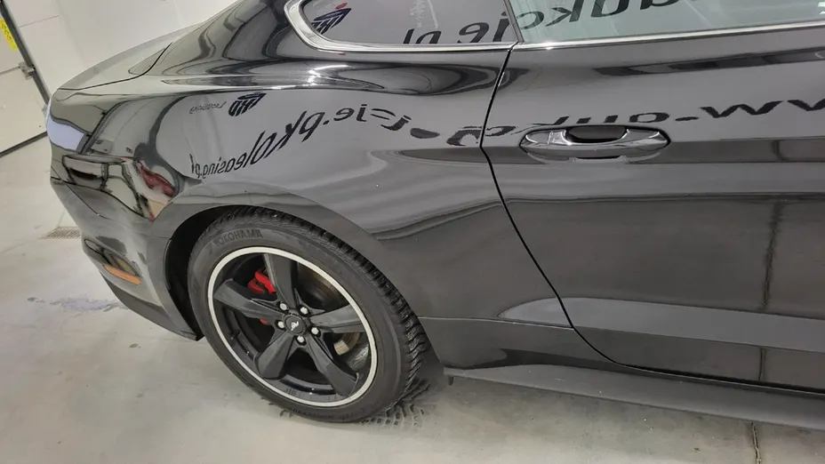 FORD Mustang -