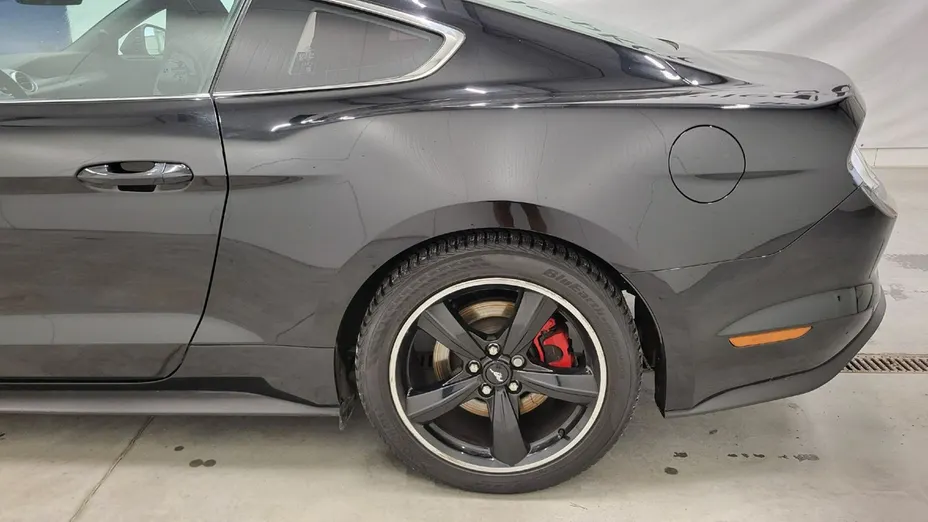 FORD Mustang -