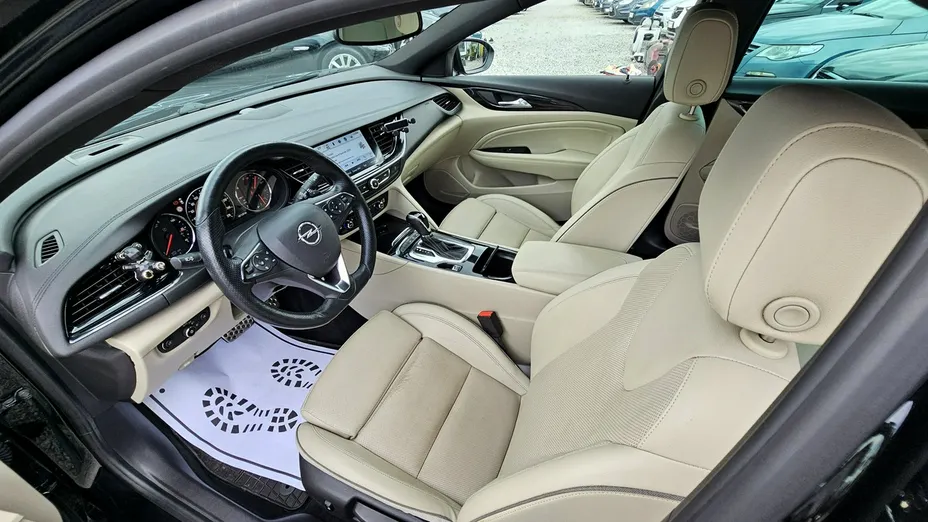 OPEL Insignia -