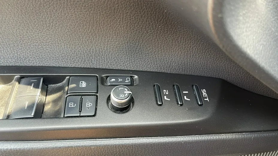 TOYOTA Camry -