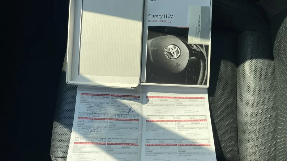 TOYOTA Camry -