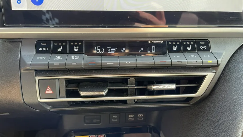 TOYOTA Camry -