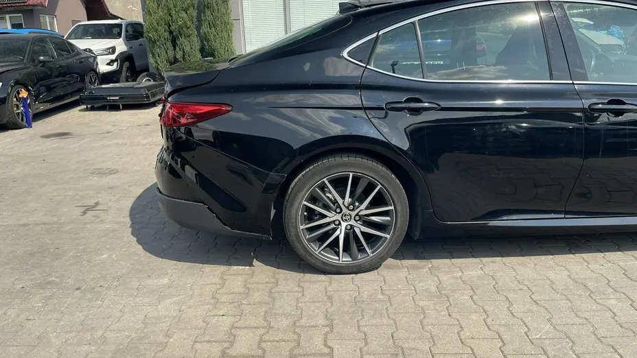 TOYOTA Camry -