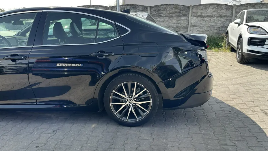 TOYOTA Camry -