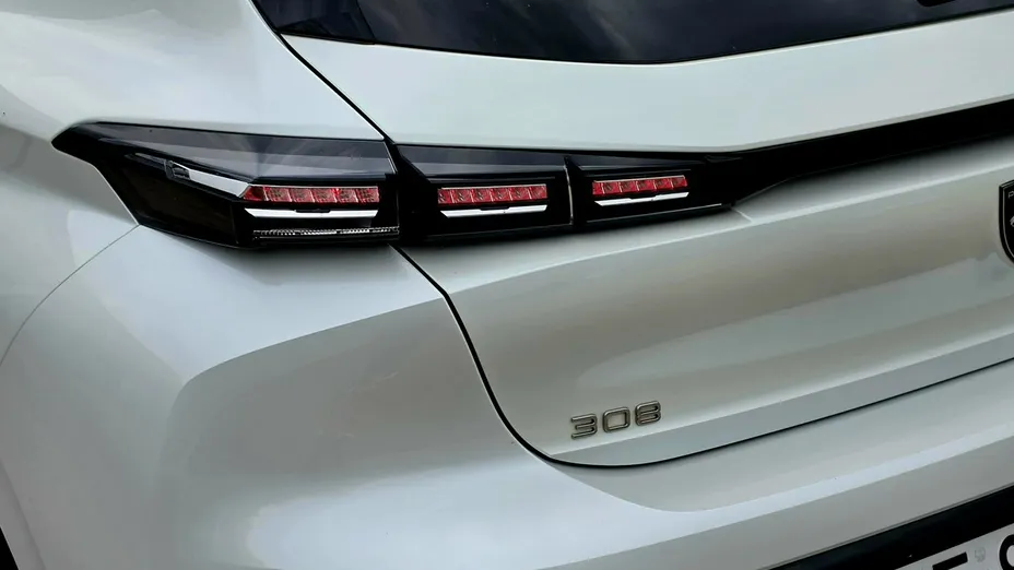 PEUGEOT 308 -