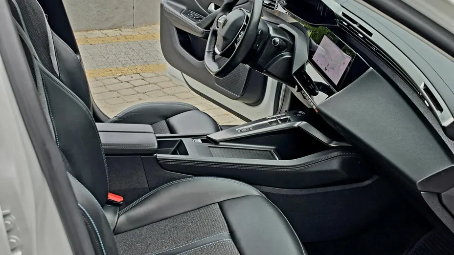 PEUGEOT 308 -