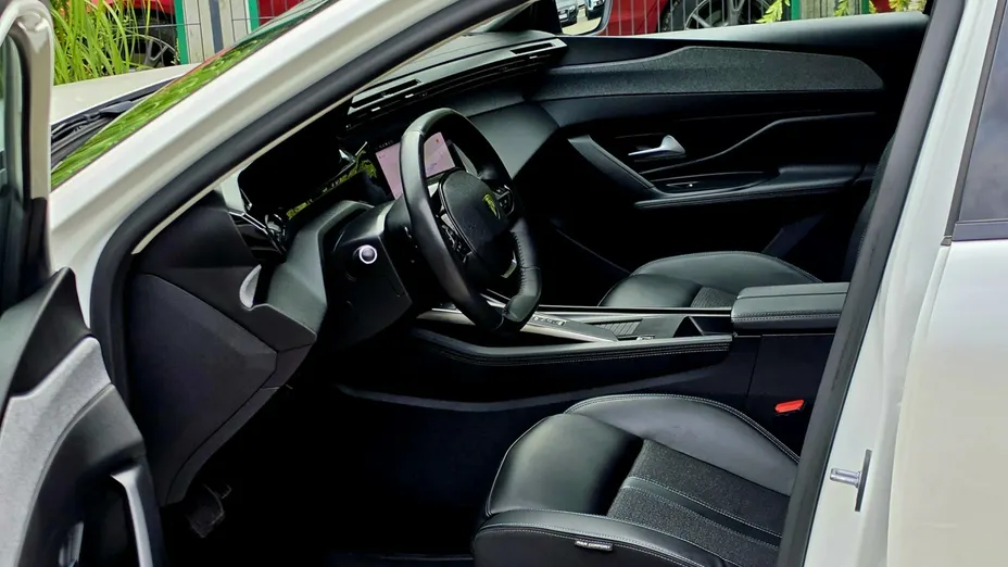 PEUGEOT 308 -