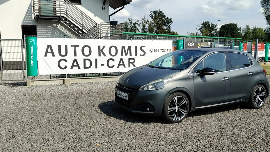 PEUGEOT 208 -