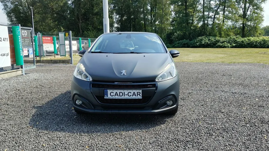 PEUGEOT 208 -