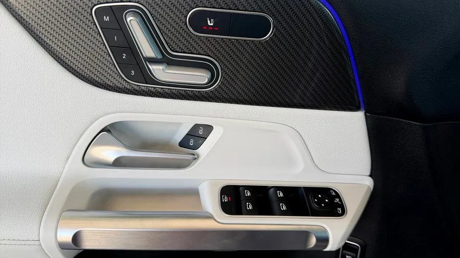 MERCEDES-BENZ GLB -
