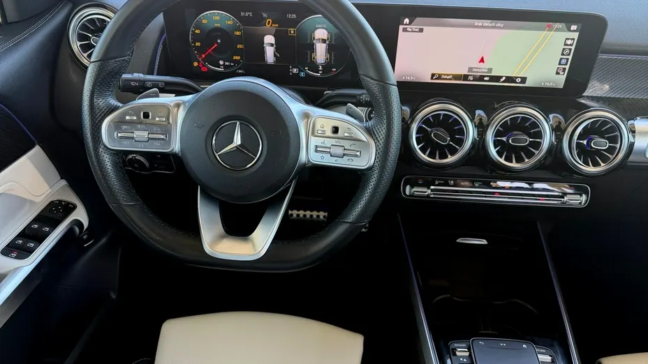 MERCEDES-BENZ GLB -