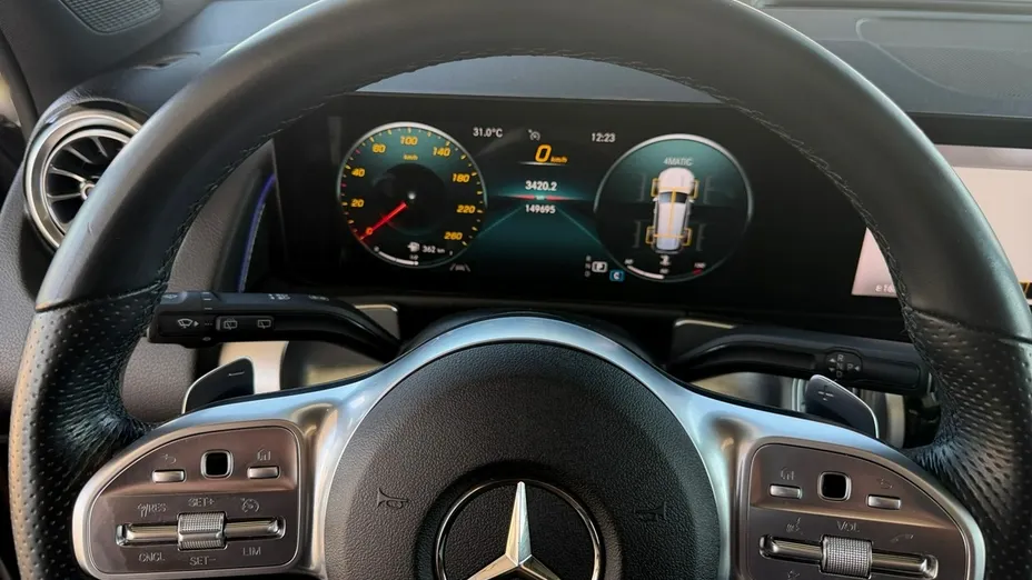 MERCEDES-BENZ GLB -