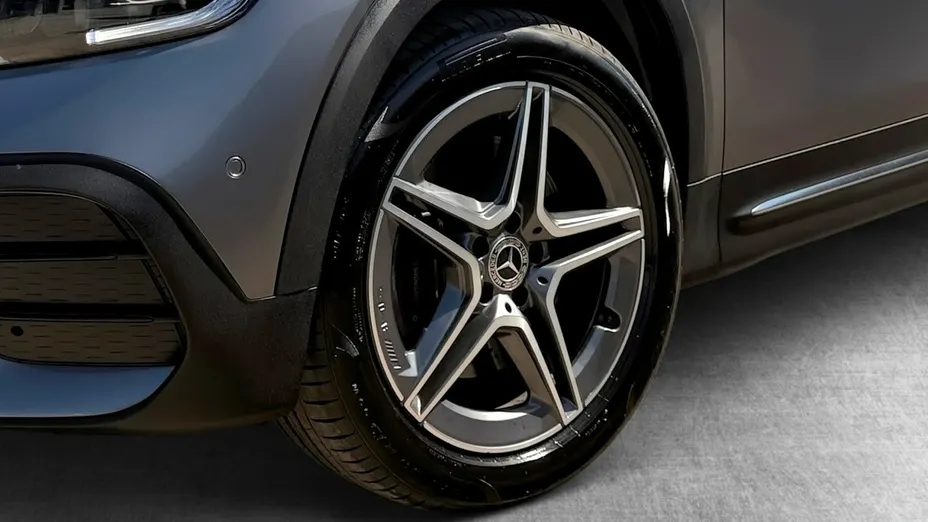 MERCEDES-BENZ GLB -