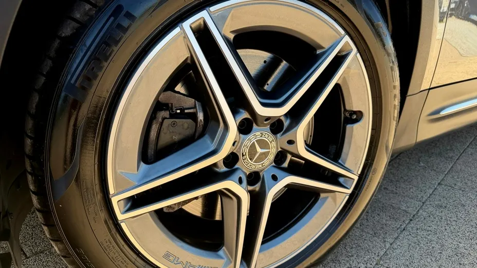 MERCEDES-BENZ GLB -