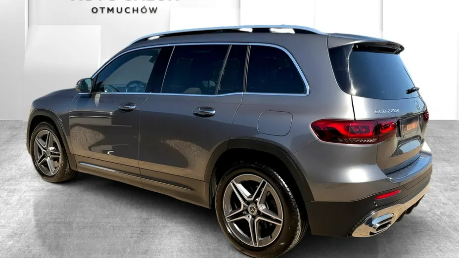 MERCEDES-BENZ GLB -