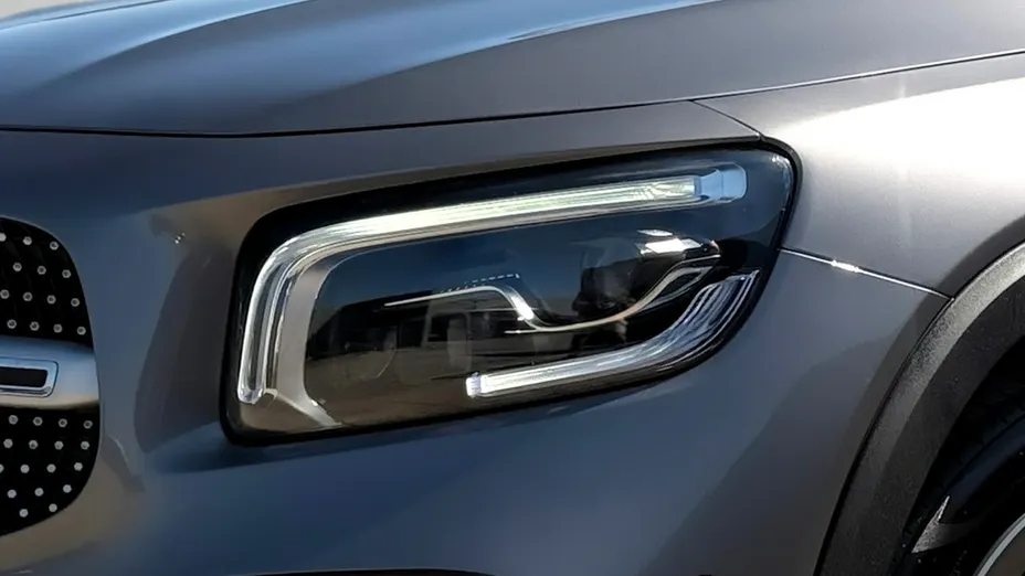 MERCEDES-BENZ GLB -