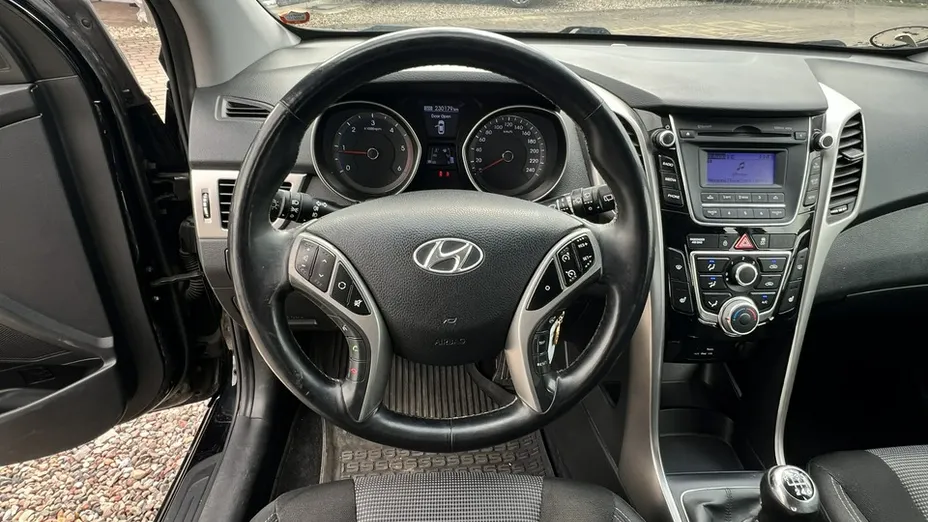 HYUNDAI i30 -