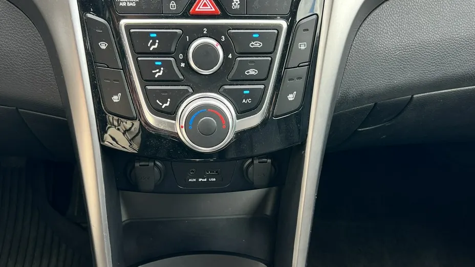 HYUNDAI i30 -