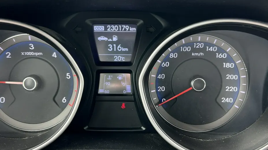 HYUNDAI i30 -