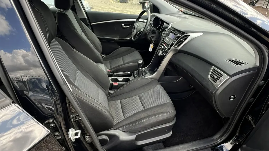 HYUNDAI i30 -