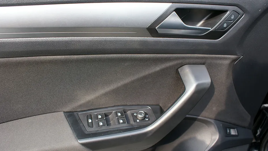VOLKSWAGEN T-ROC -