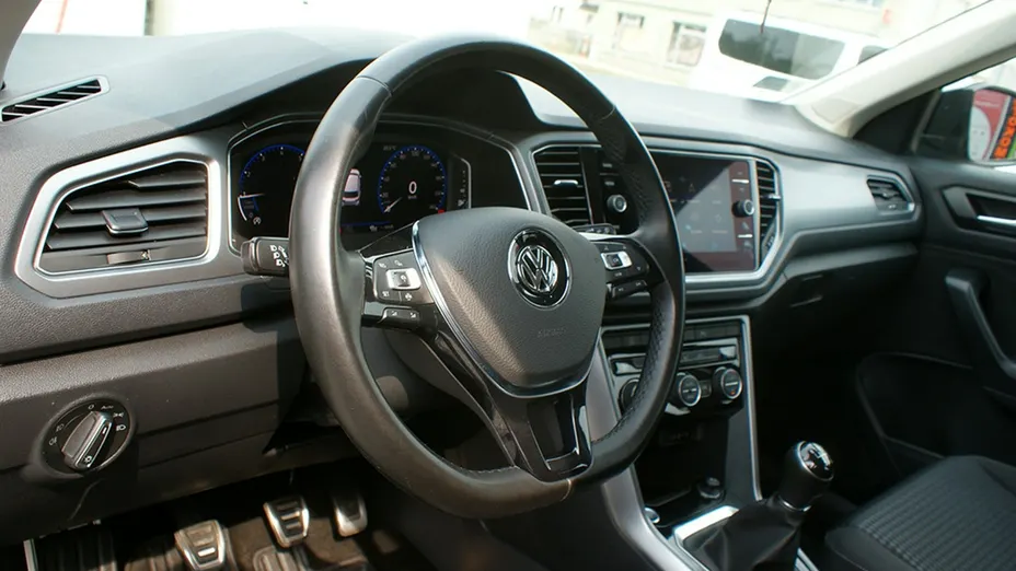 VOLKSWAGEN T-ROC -