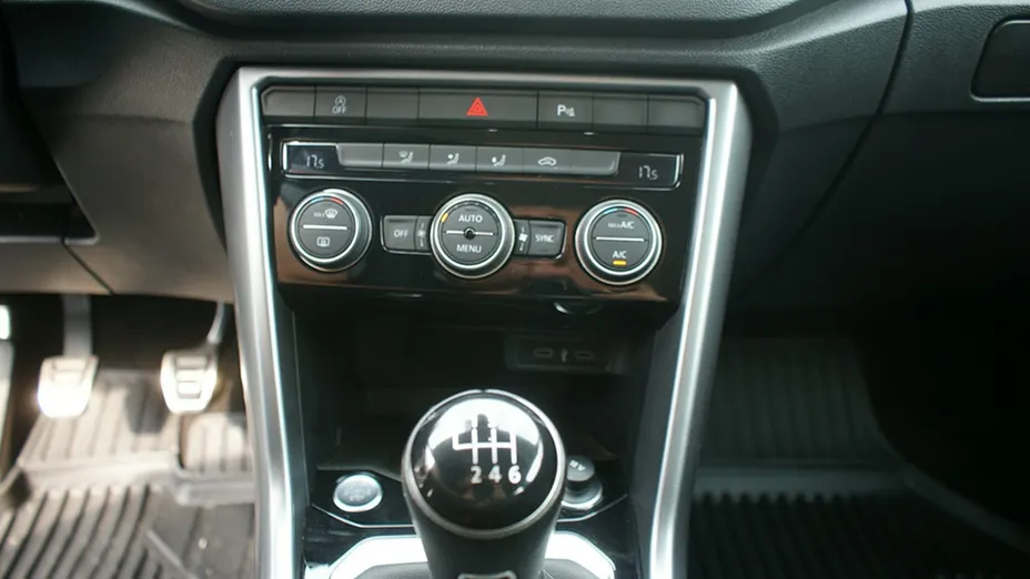 VOLKSWAGEN T-ROC -