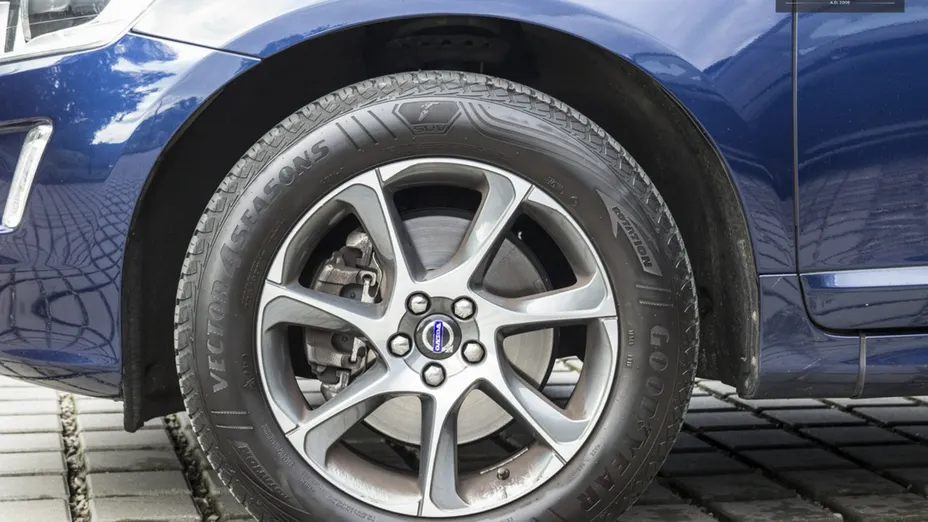 VOLVO XC60 -