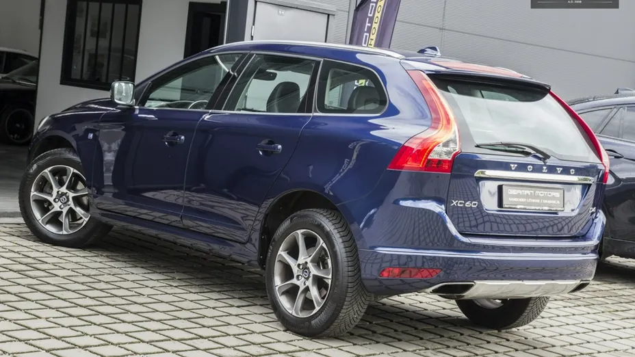 VOLVO XC60 -
