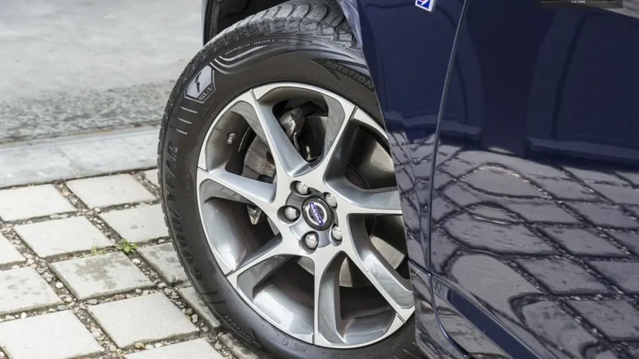 VOLVO XC60 -
