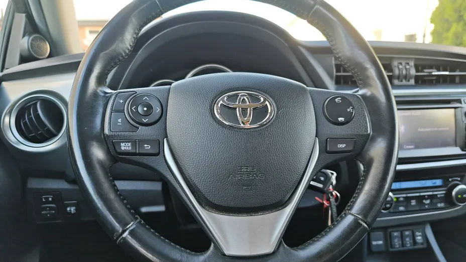 TOYOTA Auris -