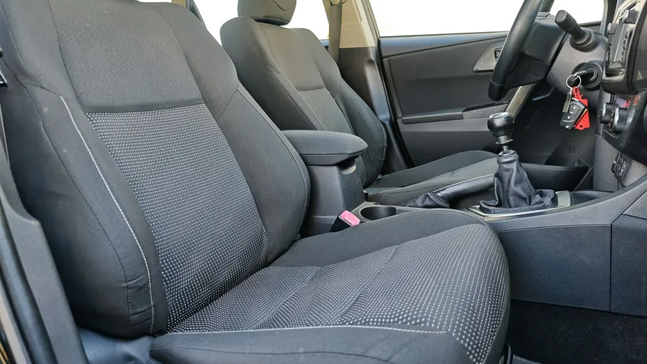 TOYOTA Auris -