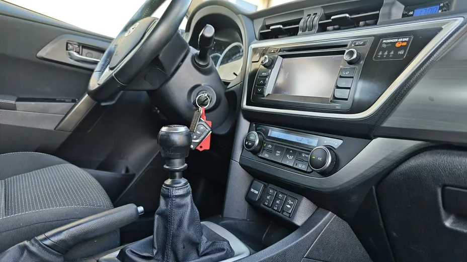 TOYOTA Auris -