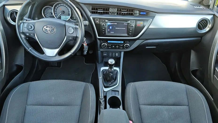 TOYOTA Auris -