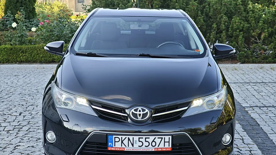 TOYOTA Auris -