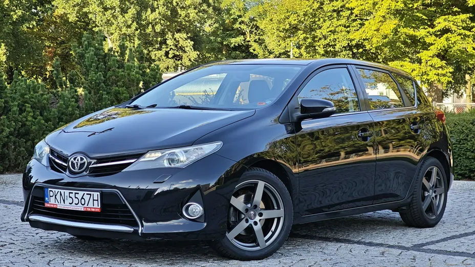 TOYOTA Auris -