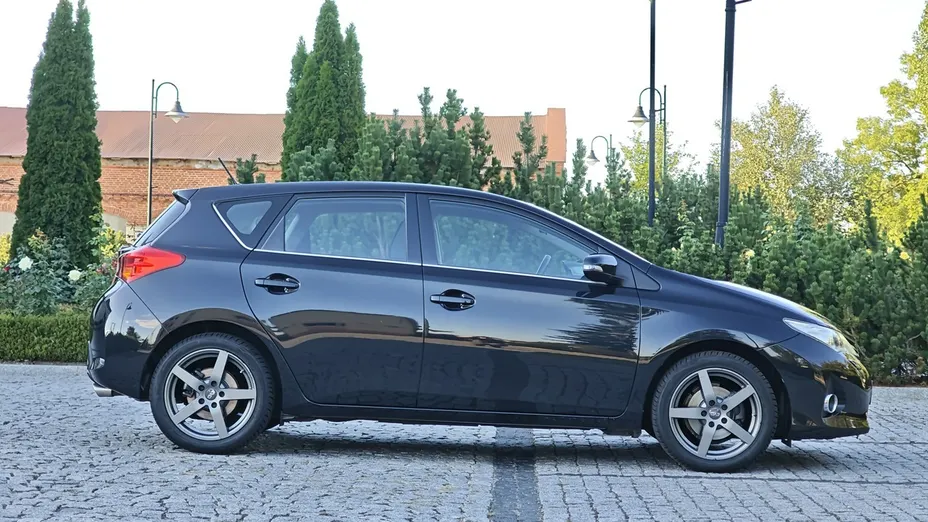 TOYOTA Auris -