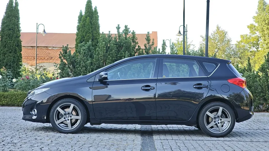 TOYOTA Auris -