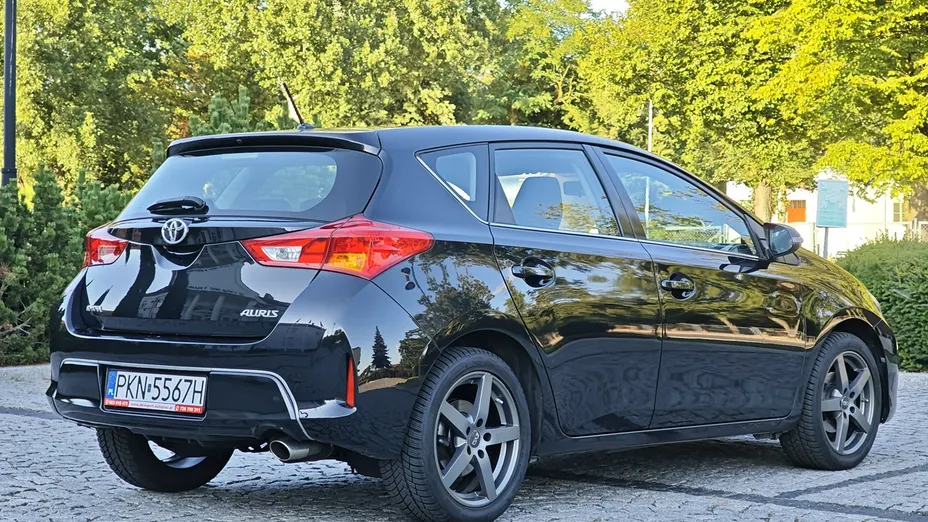 TOYOTA Auris -