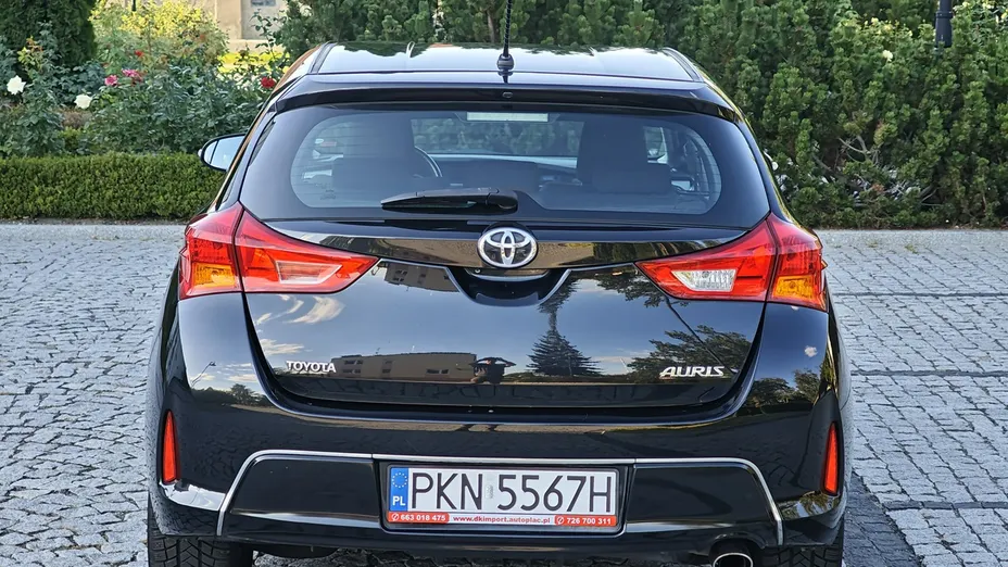 TOYOTA Auris -