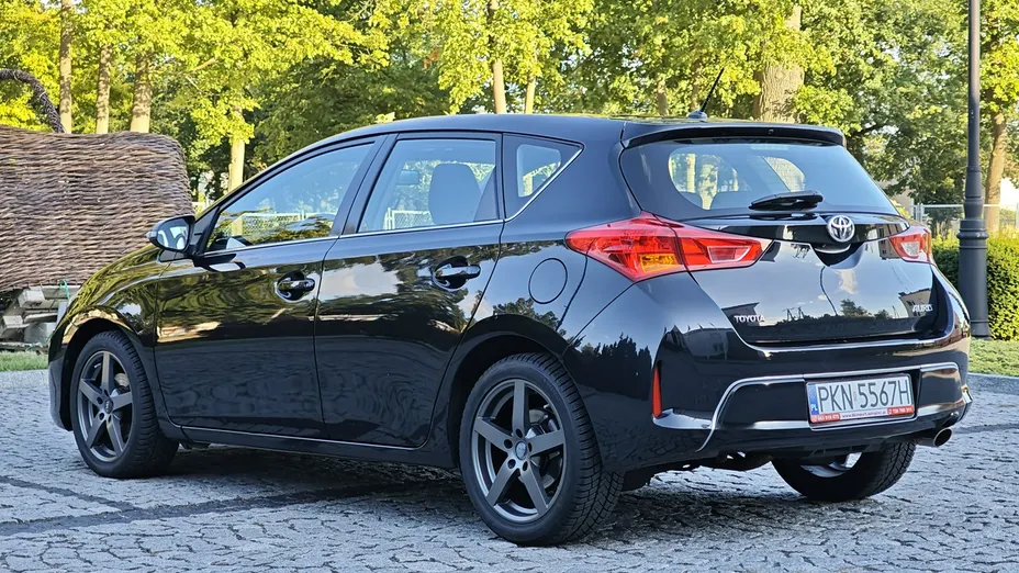 TOYOTA Auris -