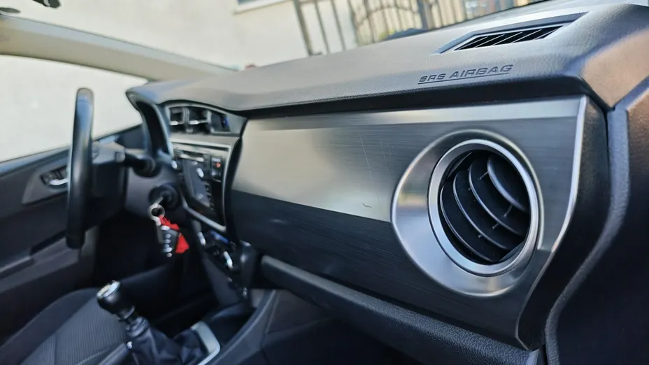 TOYOTA Auris -