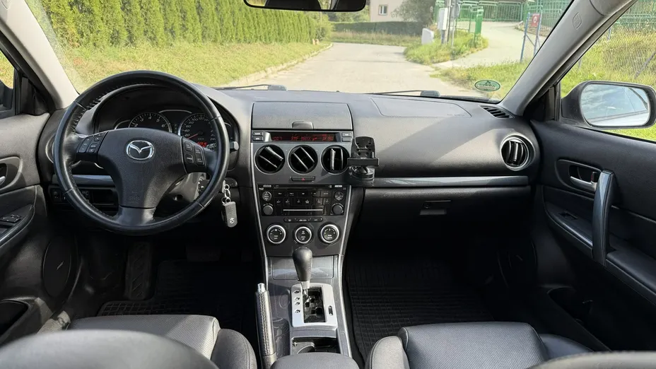 MAZDA 6 -
