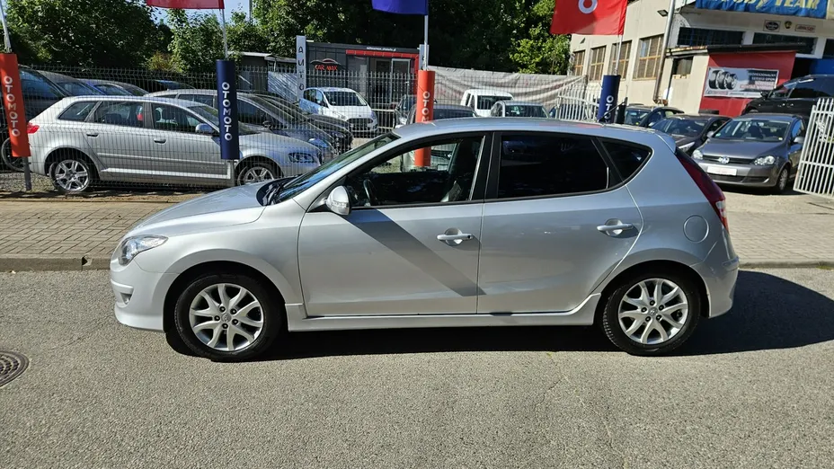 HYUNDAI i30 -