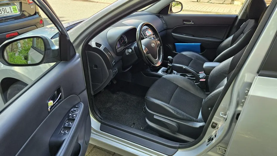 HYUNDAI i30 -