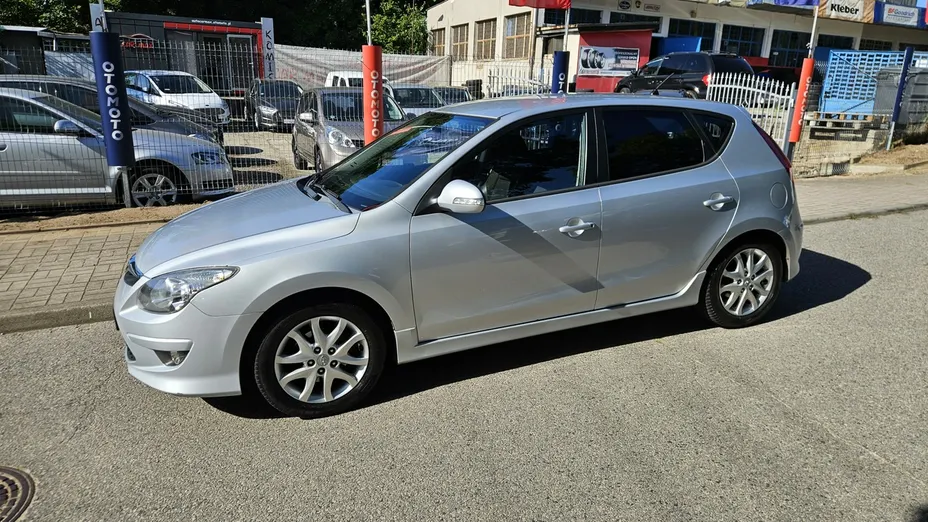 HYUNDAI i30 -