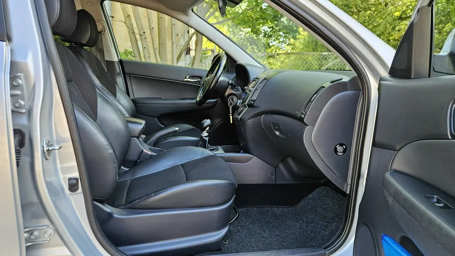 HYUNDAI i30 -